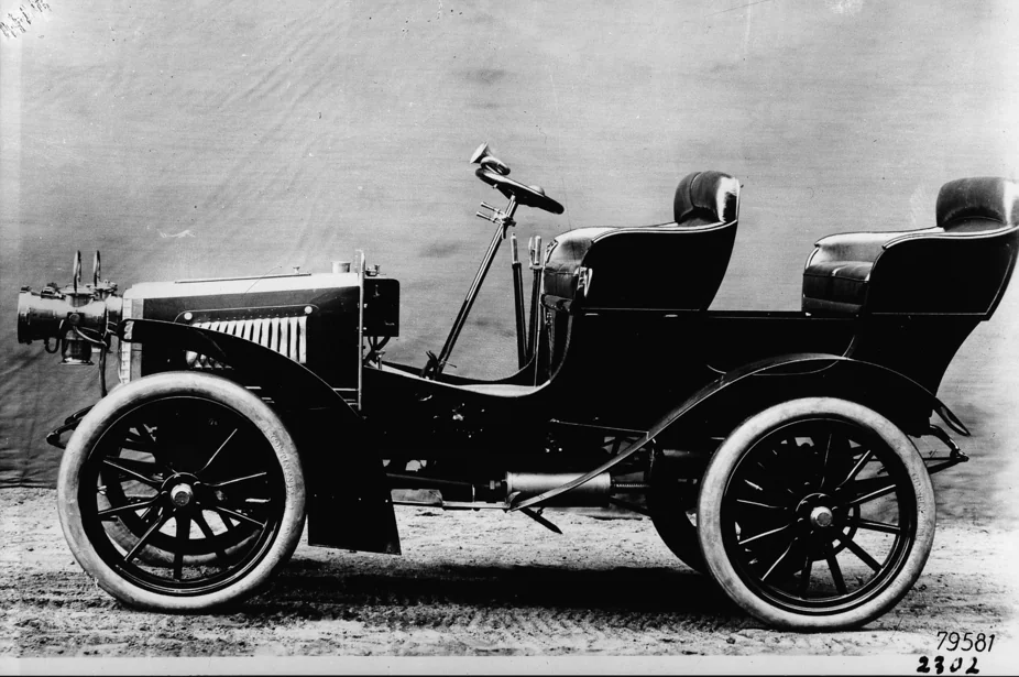 1904 Benz Parsifal 22 HP in profile, black-and-white photograph