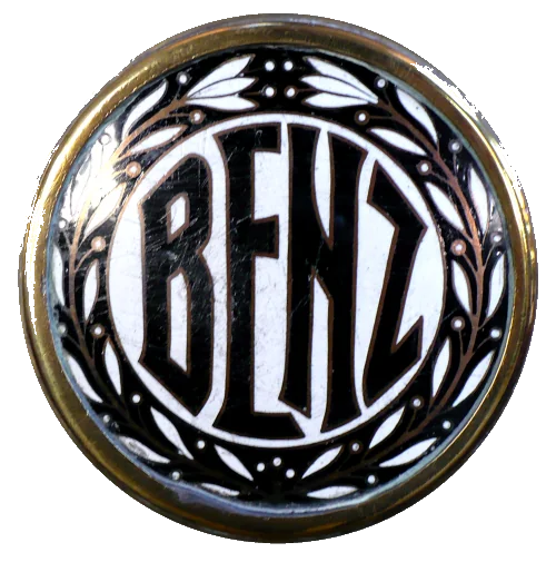 Emblema esmaltado de Benz en blanco y negro con orla de laurel, marca que el Auto Garage Términus representaba en exclusiva en España